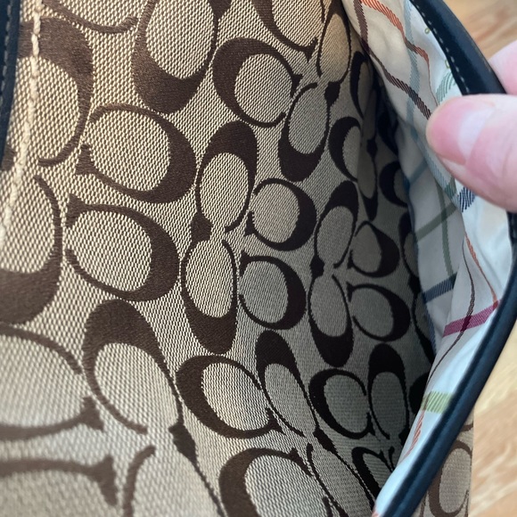 PRICE DROP✨🤩 COACH Bleeker black & tan signature shoulder tote - Picture 5 of 11